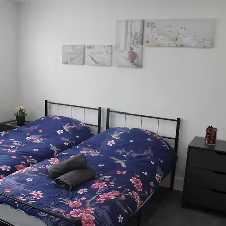3 Bed House Walking Distance To Central Line Woodford Exterior foto