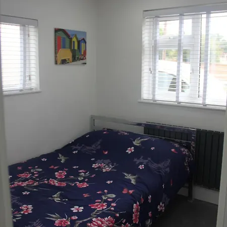 3 Bed House Walking Distance To Central Line Woodford Exterior foto