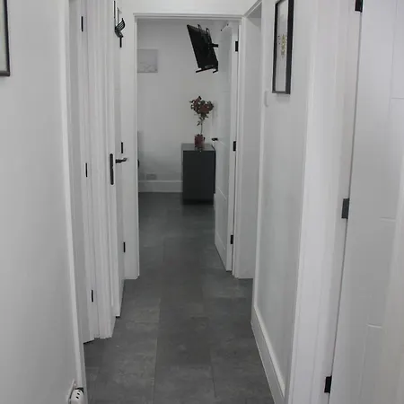 3 Bed House Walking Distance To Central Line Woodford Exterior foto