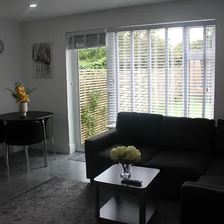 3 Bed House Walking Distance To Central Line Woodford Exterior foto