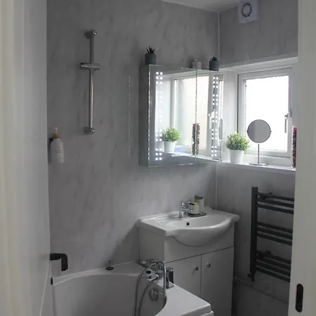 3 Bed House Walking Distance To Central Line Woodford Exterior foto