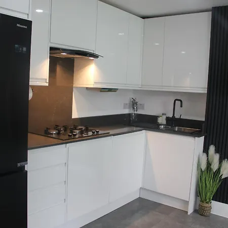 3 Bed House Walking Distance To Central Line Woodford Exterior foto