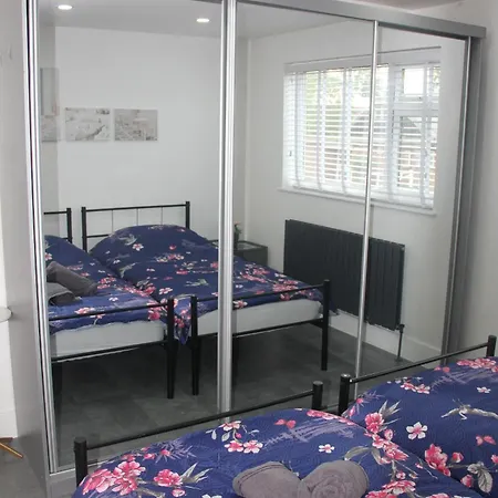 3 Bed House Walking Distance To Central Line Woodford Exterior foto