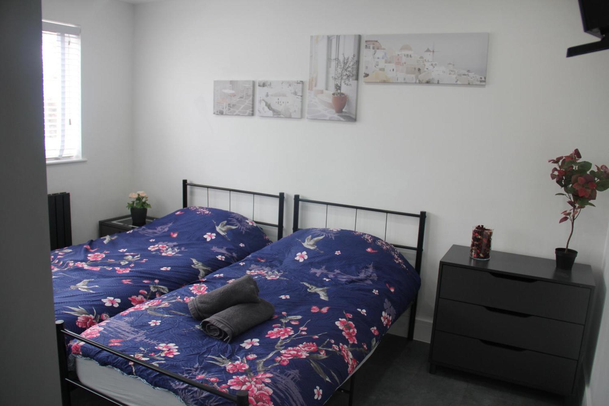 Apartment 3 Bed House Walking Distance To Line