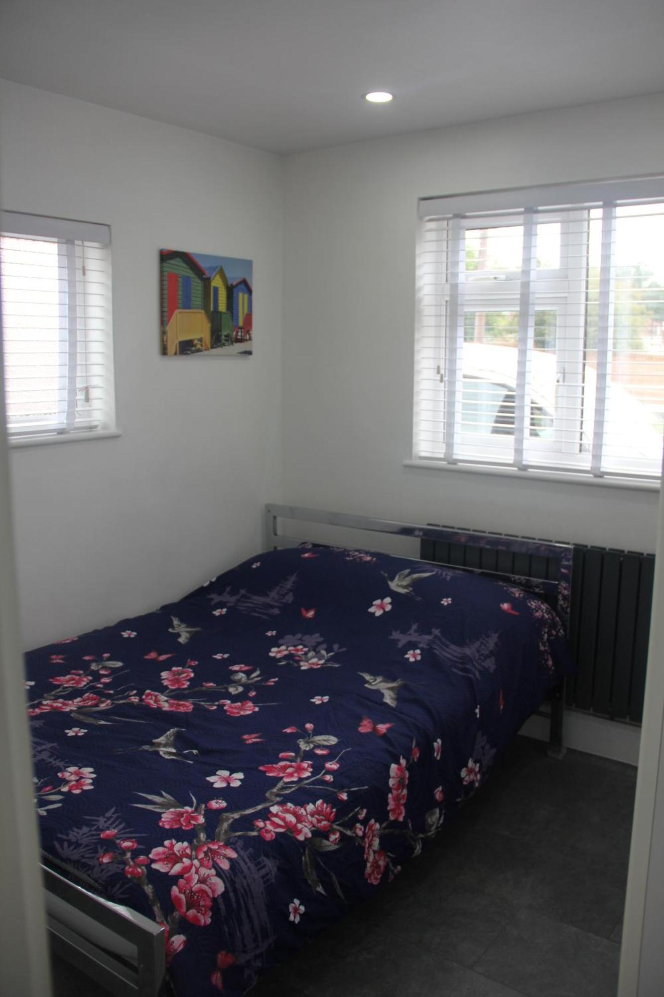 3 Bed House Walking Distance To Line